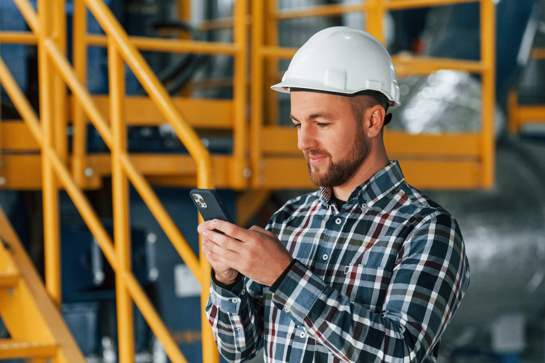 Handy Talky Digital Menjadi Solusi Terbaik Industri Logistik